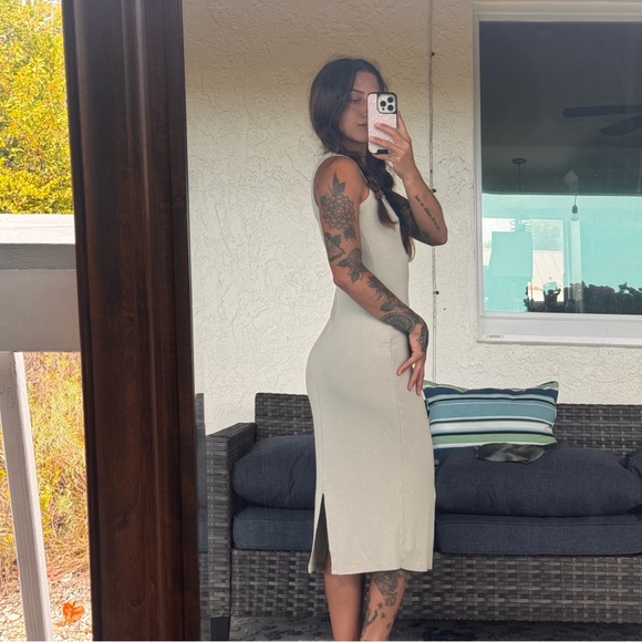 Dress - Picture 2 of 4